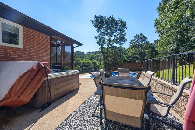 19045 Pinecrest Lane, Rogers, AR 72756