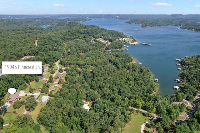 19045 Pinecrest Lane, Rogers, AR 72756