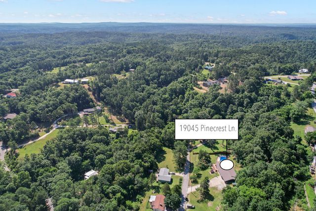 19045 Pinecrest Lane, Rogers, AR 72756