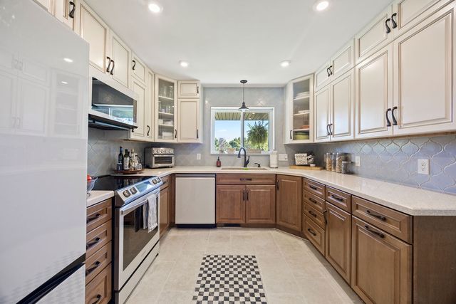 19045 Pinecrest Lane, Rogers, AR 72756