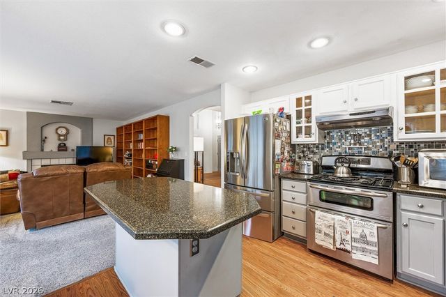 7829 Desert Candle Way, Las Vegas, NV 89128