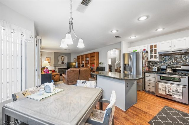 7829 Desert Candle Way, Las Vegas, NV 89128