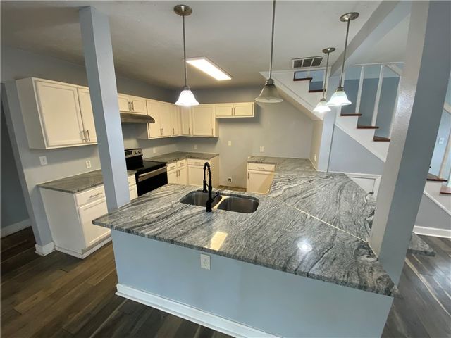 2825 Austin St, Corpus Christi, TX 78404
