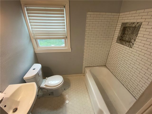 2825 Austin St, Corpus Christi, TX 78404