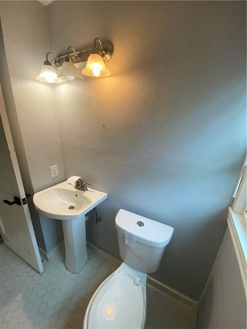 2825 Austin St, Corpus Christi, TX 78404