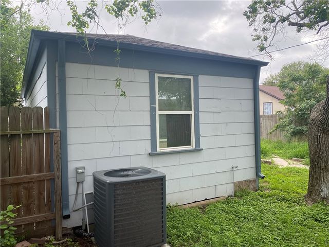 2825 Austin St, Corpus Christi, TX 78404