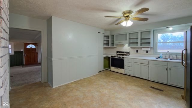 10565 E Southport Road, Indianapolis, IN 46259