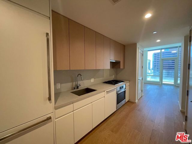 877 Francisco Street 1921, Los Angeles, CA 90017