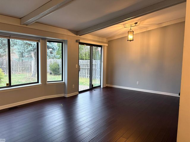 2127 Hopkins Dr Drive, Sterling Heights, MI 48310