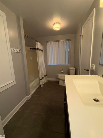 2127 Hopkins Dr Drive, Sterling Heights, MI 48310