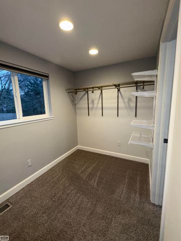 2127 Hopkins Dr Drive, Sterling Heights, MI 48310