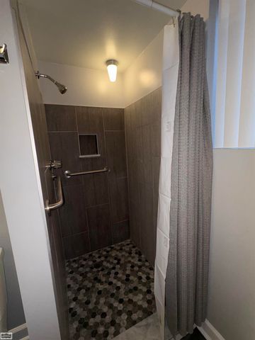 2127 Hopkins Dr Drive, Sterling Heights, MI 48310