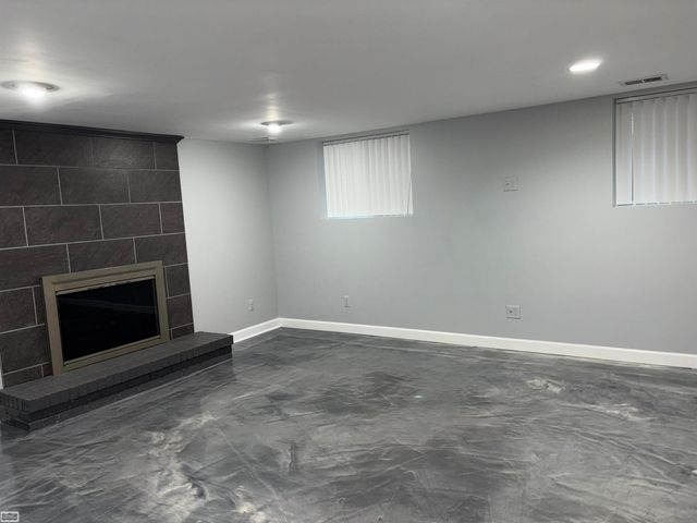 2127 Hopkins Dr Drive, Sterling Heights, MI 48310