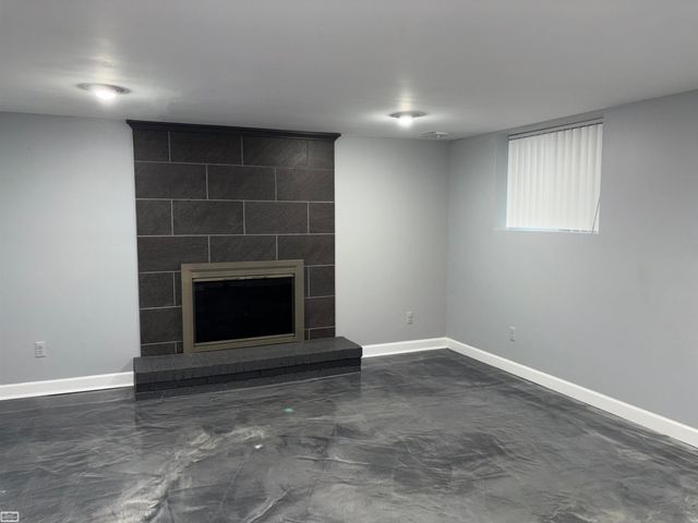 2127 Hopkins Dr Drive, Sterling Heights, MI 48310