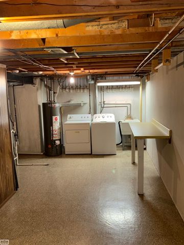 2127 Hopkins Dr Drive, Sterling Heights, MI 48310