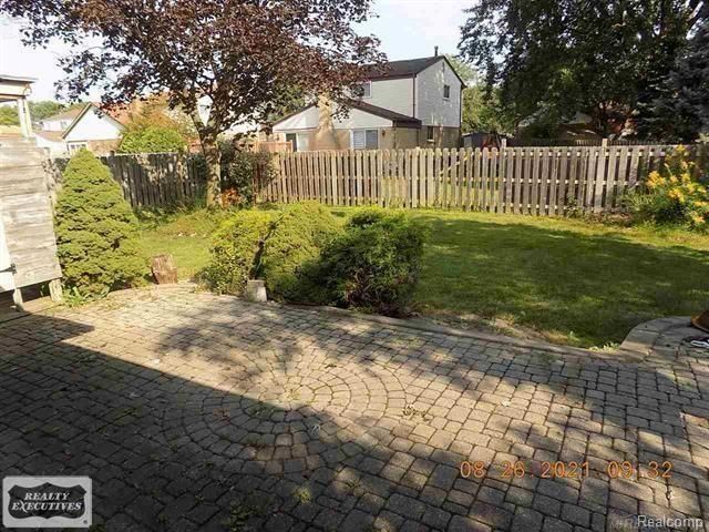 2127 Hopkins Dr Drive, Sterling Heights, MI 48310