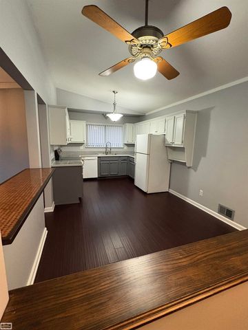 2127 Hopkins Dr Drive, Sterling Heights, MI 48310