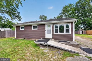 33 STAGECOACH RD, Southampton, NJ 08088