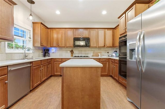 504 Crestview Court, Canton, GA 30115