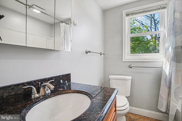 1370 ARNOLD AVE, Abington, PA 19001