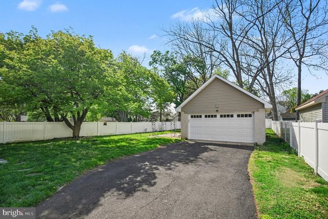 1370 ARNOLD AVE, Abington, PA 19001