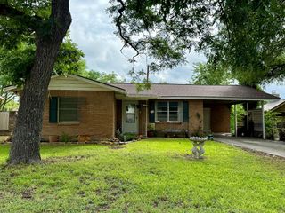 802 Bluebonnet Dr, Kerrville, TX 78028