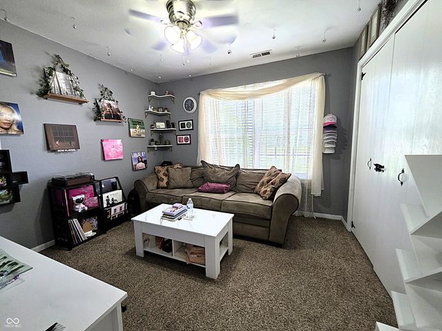 49 Meadow Creek East Boulevard, Whiteland, IN 46184