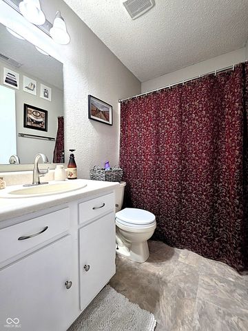49 Meadow Creek East Boulevard, Whiteland, IN 46184