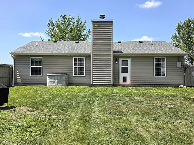 49 Meadow Creek East Boulevard, Whiteland, IN 46184