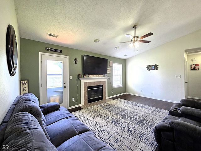 49 Meadow Creek East Boulevard, Whiteland, IN 46184