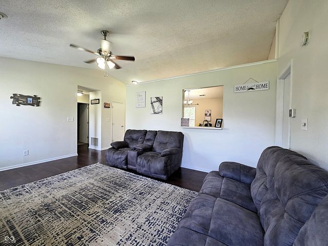 49 Meadow Creek East Boulevard, Whiteland, IN 46184