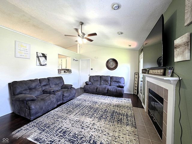 49 Meadow Creek East Boulevard, Whiteland, IN 46184