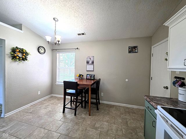 49 Meadow Creek East Boulevard, Whiteland, IN 46184