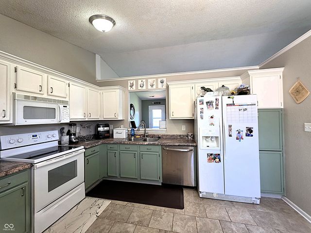 49 Meadow Creek East Boulevard, Whiteland, IN 46184