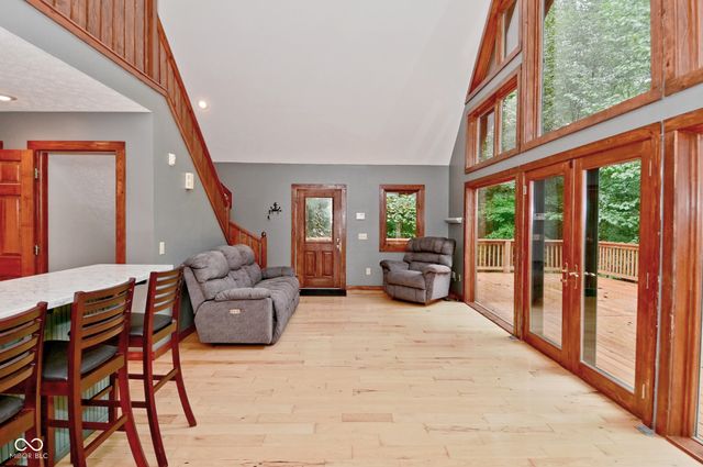 7615 N Hilltop Drive, Unionville, IN 47468