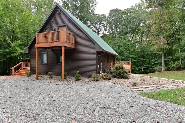 7615 N Hilltop Drive, Unionville, IN 47468