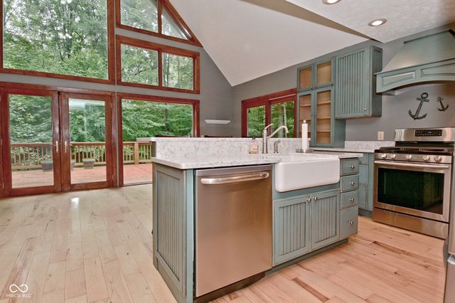 7615 N Hilltop Drive, Unionville, IN 47468