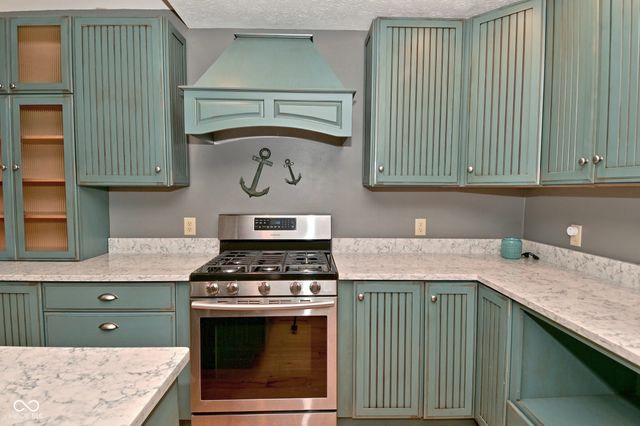 7615 N Hilltop Drive, Unionville, IN 47468