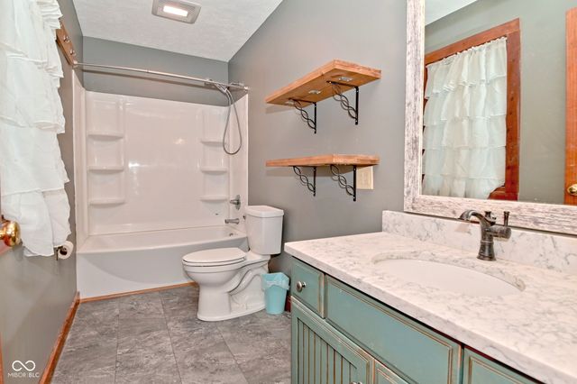 7615 N Hilltop Drive, Unionville, IN 47468