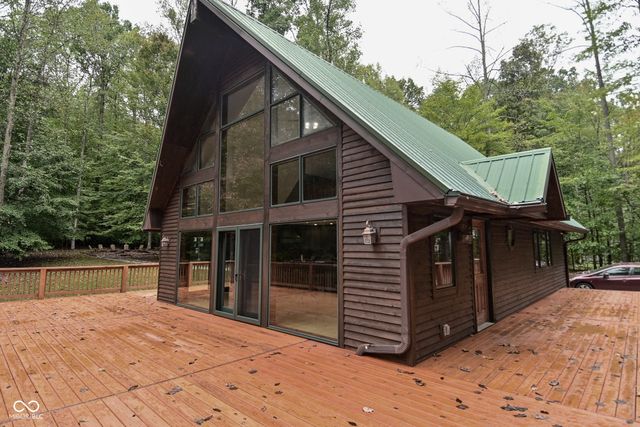 7615 N Hilltop Drive, Unionville, IN 47468