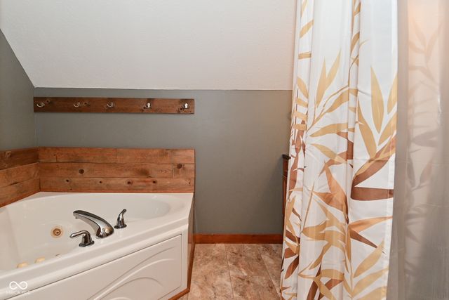 7615 N Hilltop Drive, Unionville, IN 47468