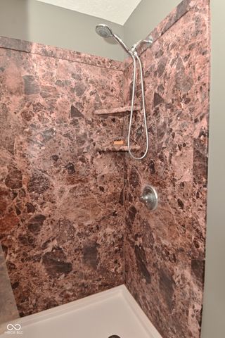 7615 N Hilltop Drive, Unionville, IN 47468