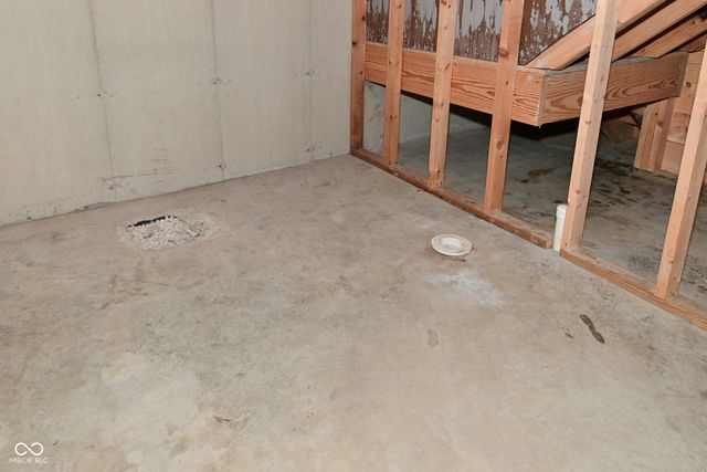 7615 N Hilltop Drive, Unionville, IN 47468