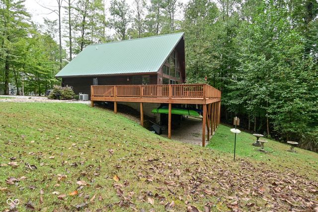 7615 N Hilltop Drive, Unionville, IN 47468