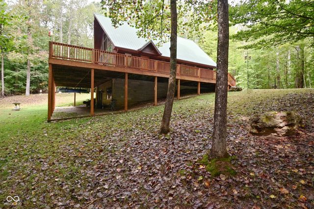 7615 N Hilltop Drive, Unionville, IN 47468