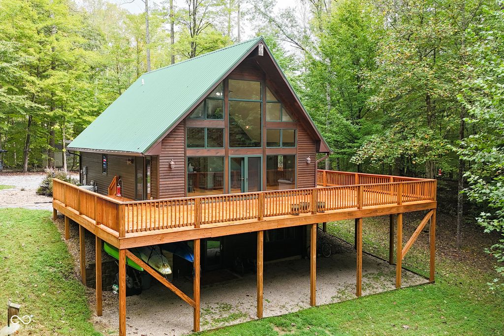 7615 N Hilltop Drive, Unionville, IN 47468