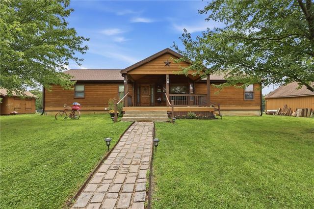 40303 E Round Prairie Road, Oak Grove, MO 64075
