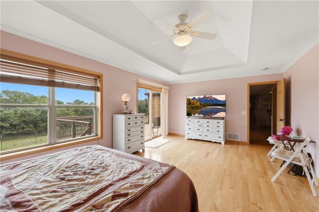 40303 E Round Prairie Road, Oak Grove, MO 64075