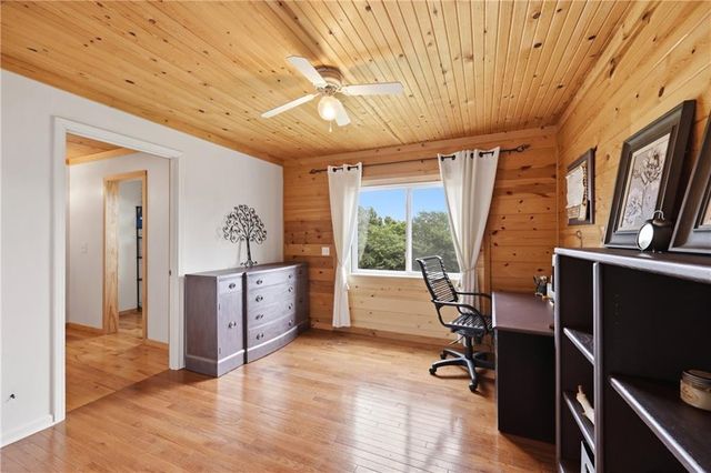 40303 E Round Prairie Road, Oak Grove, MO 64075