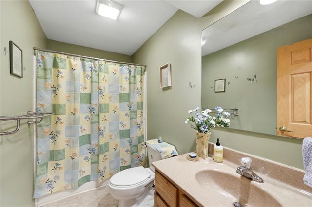 40303 E Round Prairie Road, Oak Grove, MO 64075